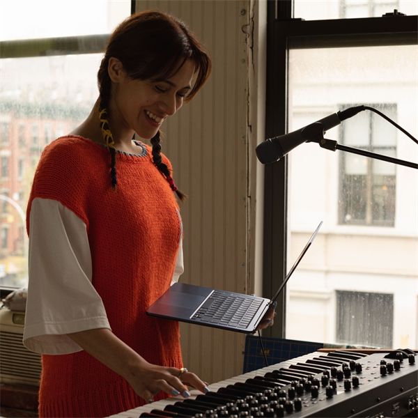 Macbook Air 13\" M2 Core 8 Cpu Core 8 Gpu 8gb/256gb - Mezzanotte - Apple - APP.MLY33T/A